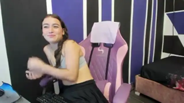 scarleth18 online show from December 18, 2025, 7:20 pm