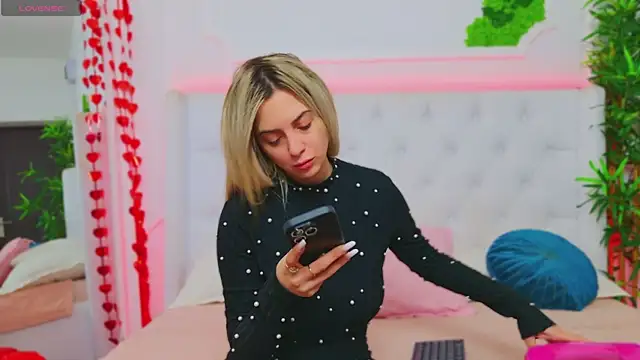 Snapshot of AriannaSins chatting on February 7, 2025, 1:22 pm AriannaSins online show from February 7, 2025, 1:22 pm