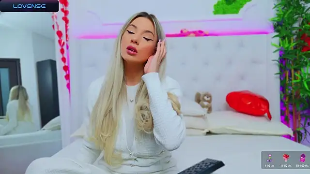 Snapshot of AriannaSins chatting on February 24, 2025, 1:10 pm AriannaSins online show from February 24, 2025, 1:10 pm