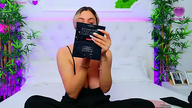 Snapshot of AriannaSins chatting on October 3, 2025, 4:48 pm AriannaSins online show from October 3, 2025, 4:48 pm