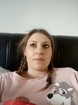 SandyCassie online show from April 12, 2026, 5:23 am