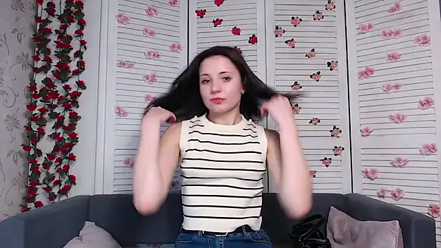 evaa here  online show from November 24, 2025, 8:14 am