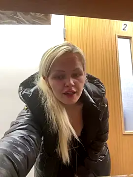 CherryXOX- online show from October 27, 2025, 1:59 pm