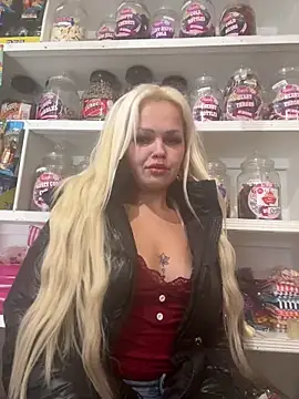 CherryXOX- online show from November 6, 2025, 10:38 am