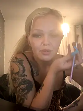 CherryXOX- online show from November 17, 2025, 7:08 pm