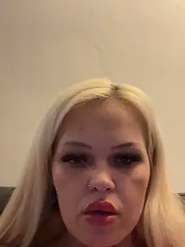 CherryXOX- online show from November 24, 2025, 9:36 pm