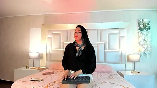 Elizabeth bennett 6 online show from November 29, 2025, 7:28 pm