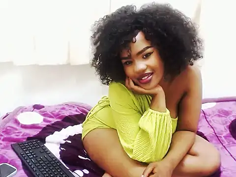 CHERRYWHITE23 online show from October 16, 2025, 7:04 pm