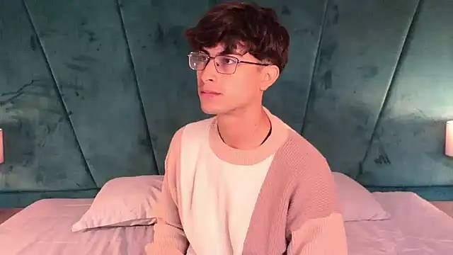 Aaron Eze online show from April 14, 2026, 12:33 pm