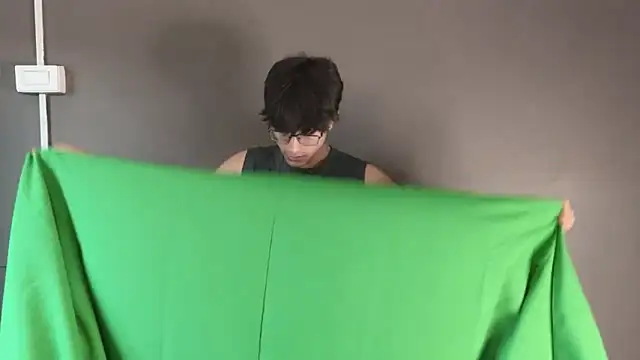 Aaron Eze online show from April 18, 2026, 9:48 pm