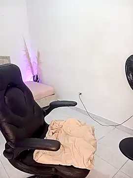 Noah Cherry online show from November 2, 2025, 4:15 am