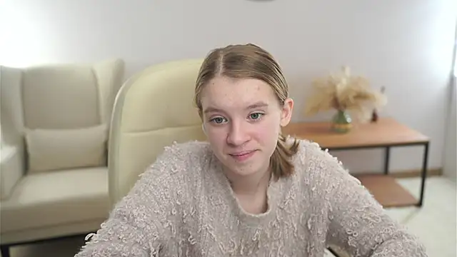 VestaRonan online show from October 16, 2025, 1:56 pm