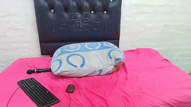 DaisyGirlxx online show from November 17, 2025, 9:20 pm