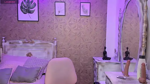 Sara clk online show from April 10, 2026, 8:13 pm