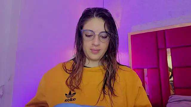 moon winy online show from April 18, 2026, 11:36 am