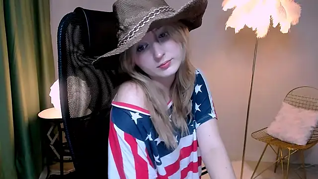 Snapshot of ScarlettScril chatting on November 21, 2025, 9:41 am ScarlettScril online show from November 21, 2025, 9:41 am