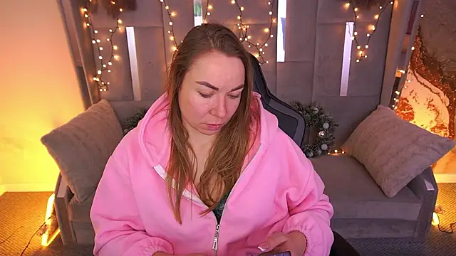 VixenMuse online show from February 3, 2026, 2:53 am