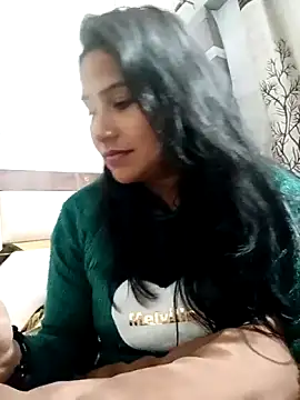 Vanshika1432 online show from December 4, 2025, 8:17 pm