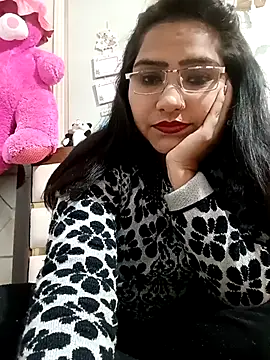 Vanshika1432 online show from December 22, 2025, 10:45 am