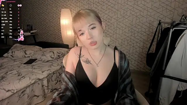 NayaValen online show from February 7, 2026, 3:43 am