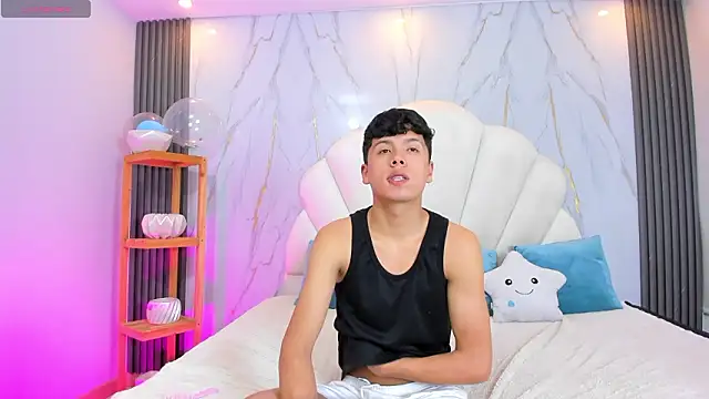 hoot booys  online show from March 11, 2026, 8:04 pm