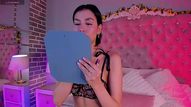 TanyaBello online show from April 8, 2026, 3:28 am