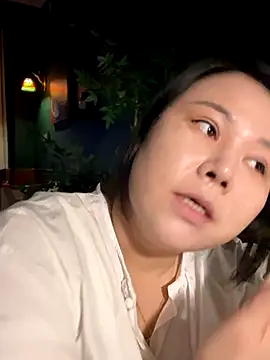 Snapshot of Alice9988 chatting on October 19, 2025, 9:54 am Alice9988 online show from October 19, 2025, 9:54 am