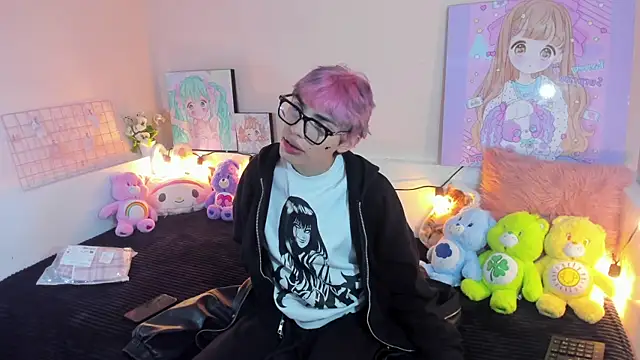 Strawberry Kitty  online show from November 30, 2025, 4:05 am