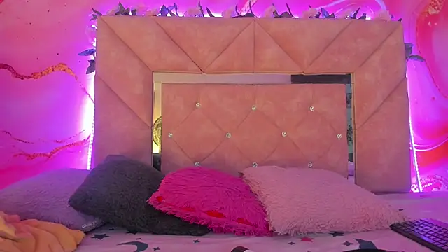 mia  blaze   online show from January 12, 2026, 3:01 am