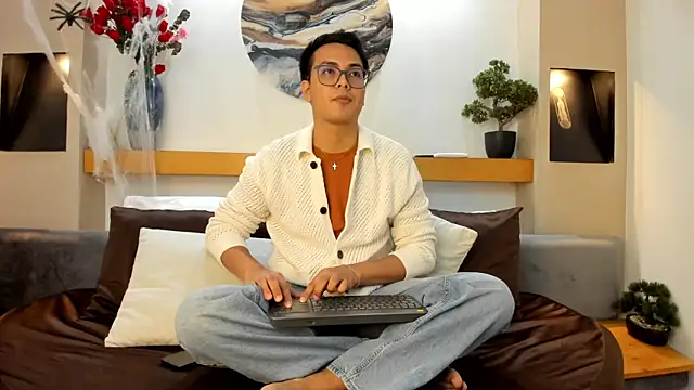 JohnBelRose online show from November 3, 2025, 7:15 pm