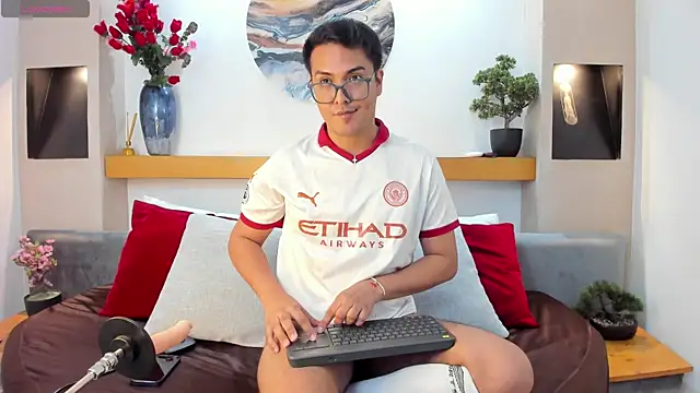 JohnBelRose online show from December 5, 2025, 7:43 pm