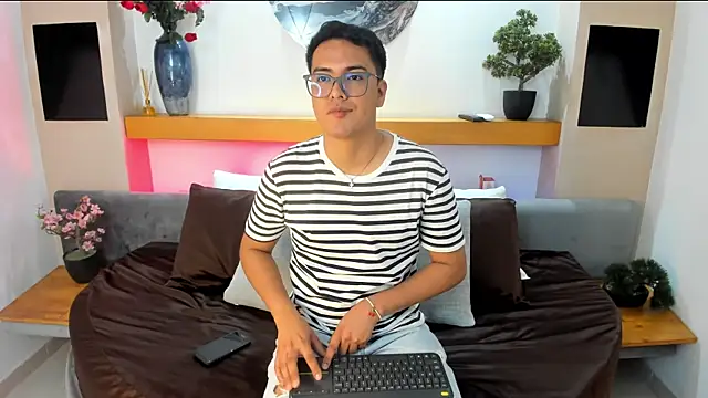 JohnBelRose online show from December 19, 2025, 6:37 pm