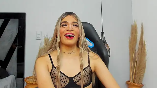 Amelia Brixton online show from December 18, 2025, 4:29 am