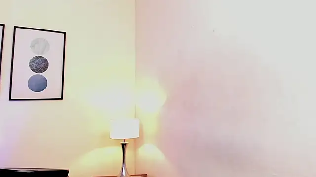 Amelia Brixton online show from April 3, 2026, 4:10 am