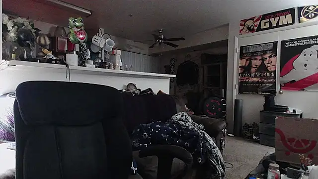 biggerisbetter12 online show from March 19, 2026, 6:50 am