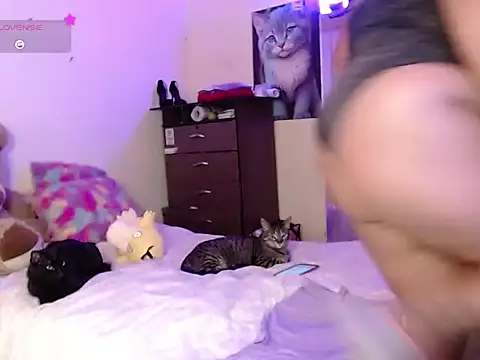 yvonne jlove online show from October 31, 2025, 1:28 am