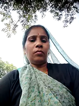 Snapshot of OliveGreen22 chatting on October 21, 2025, 6:03 am OliveGreen22 online show from October 21, 2025, 6:03 am