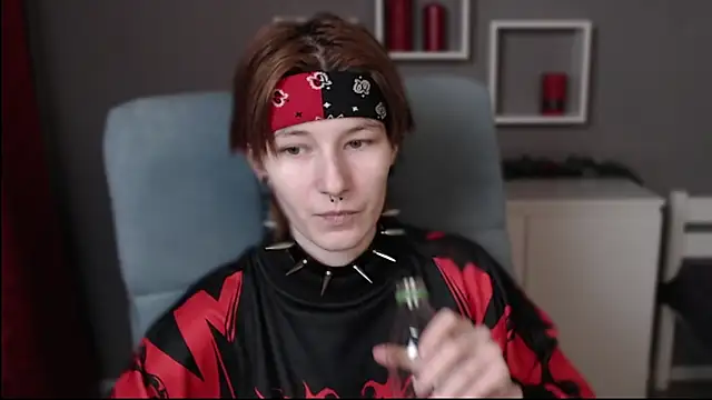 guitarandangell online show from December 17, 2025, 6:25 pm