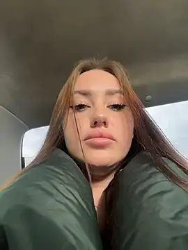 KiraSunshine online show from April 19, 2026, 6:35 am