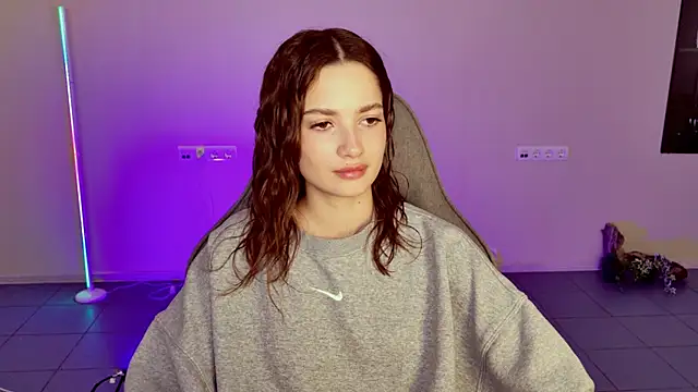 KiraVair online show from February 10, 2026, 12:53 pm