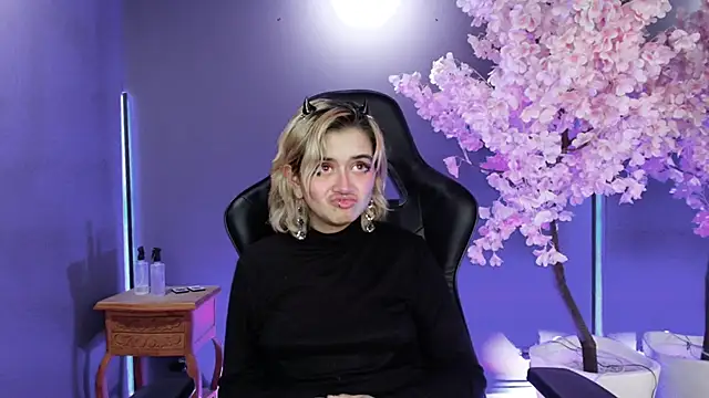 Navier   online show from November 11, 2025, 8:42 pm