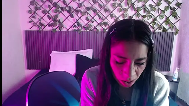 Snapshot of Lunaa_07 chatting on April 9, 2026, 10:53 am Lunaa 07 online show from April 9, 2026, 10:53 am