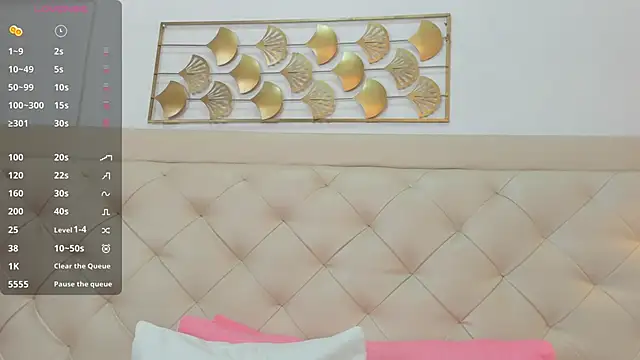 lucia lorenz online show from February 9, 2026, 11:25 am