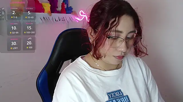 littlee red online show from November 22, 2025, 8:19 pm