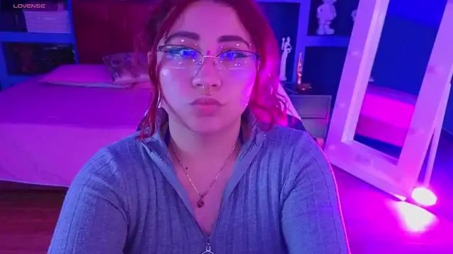 littlee red online show from February 10, 2026, 9:08 pm