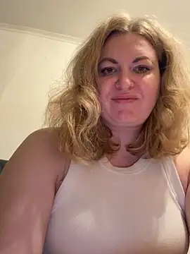 Snapshot of Amelia-Diamond chatting on November 17, 2025, 6:41 am Amelia-Diamond online show from November 17, 2025, 6:41 am