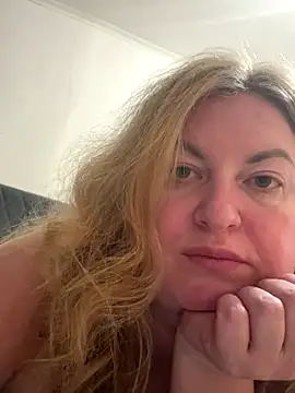 Amelia-Diamond online show from November 23, 2025, 11:37 pm