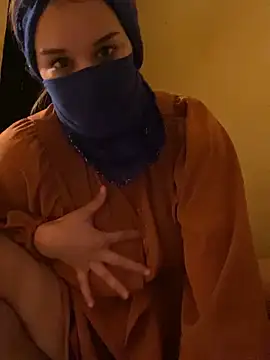 SaraChouchou online show from November 7, 2025, 10:32 pm