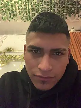 Snapshot of Emiliano_Reyes chatting on June 6, 2026, 12:27 am Emiliano Reyes online show from June 6, 2026, 12:27 am