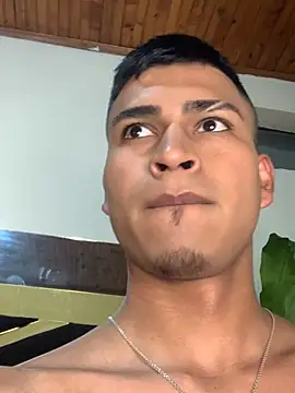Snapshot of Emiliano_Reyes chatting on July 7, 2026, 6:47 am Emiliano Reyes online show from July 7, 2026, 6:47 am